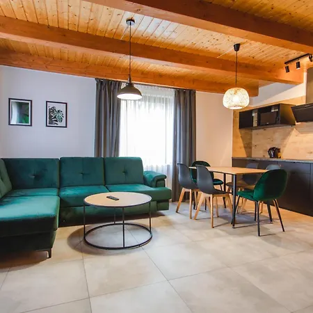 Ania Lodge *