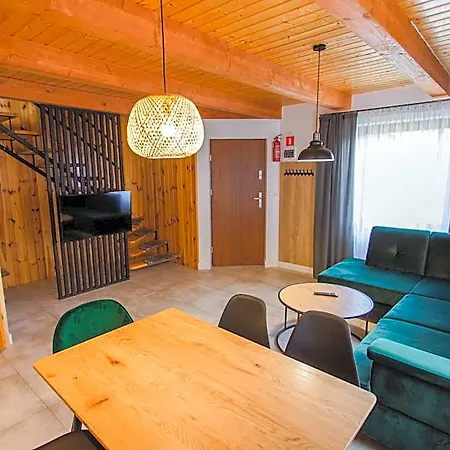 Ania Lodge *